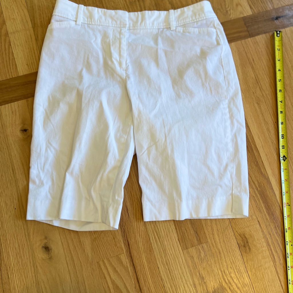 Ladies Size 4 "Talbots" Perfect Shorts Women's Crisp White Bermudas Guc